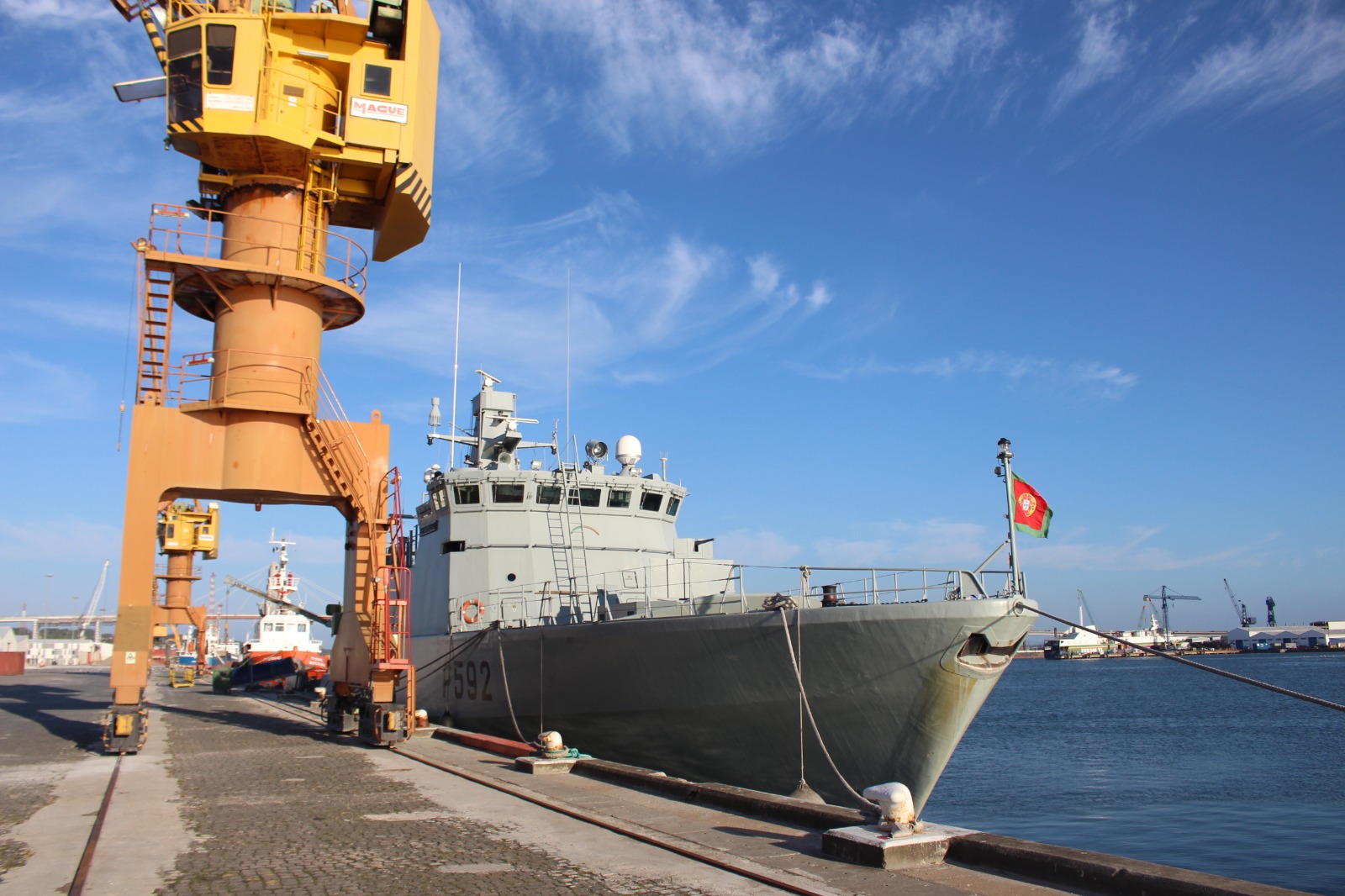 Navio Da Marinha Nrp Mondego Navega Pela Primeira Vez No Rio Mondego Navio Da Marinha Nrp Mondego Navega Pela Primeira Vez No Rio Mondego